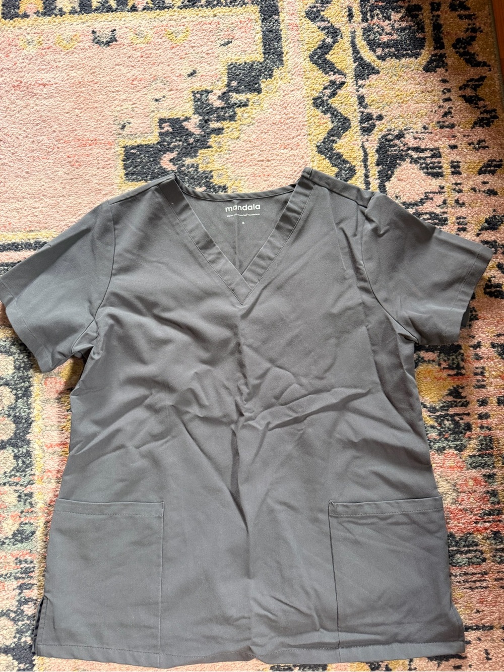 Mandala V-Neck Medical Scrub Top in Charcoal Gray